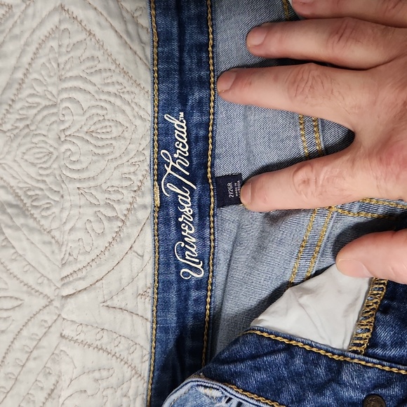 First distressed blue jeans from Universal Thread size 2/26R - Picture 2 of 3